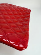 Hộp đựng mỹ phẩm Chanel Patent Quilted cỡ trung màu hồng đậm