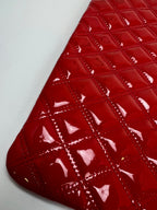 Hộp đựng mỹ phẩm Chanel Patent Quilted cỡ trung màu hồng đậm