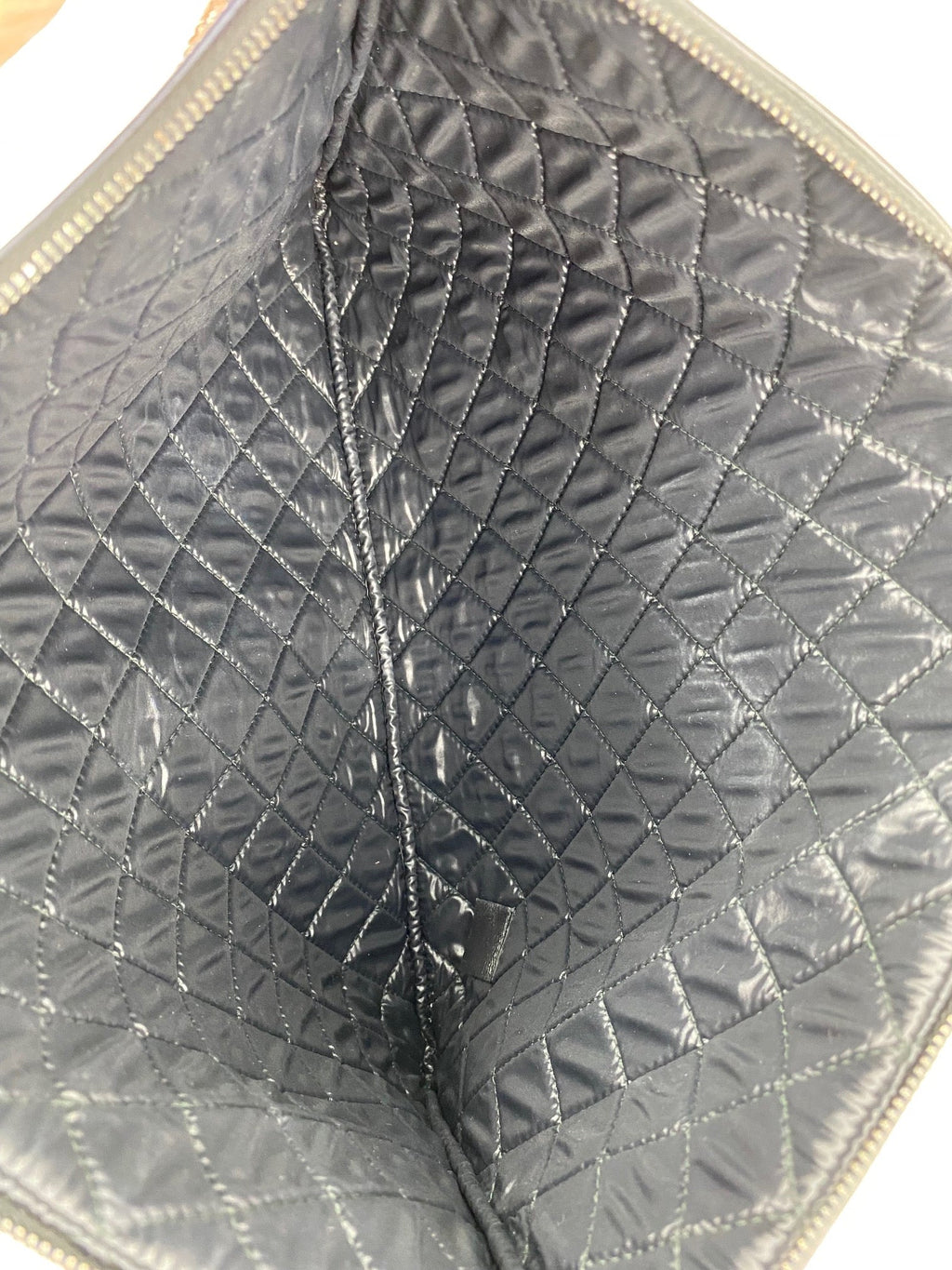 Túi da cừu chần bông màu đen xanh lớn của Chanel kèm dây xích