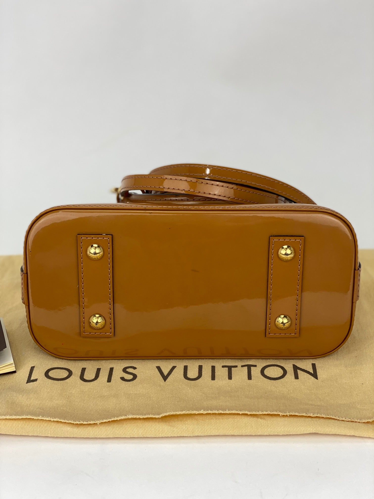 Túi xách đeo vai LOUIS VUITTON Vernis Alma BB Rose Velours M91585 đã qua sử dụng