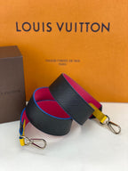 Dây đeo vai da Epi Bandouliere của LOUIS VUITTON màu đen hồng vàng