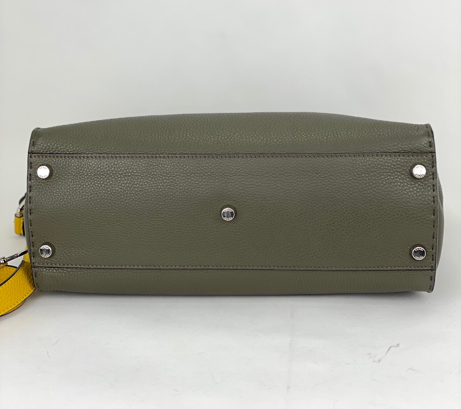 Cặp xách FENDI SELLERIA cỡ lớn Peekaboo Iconic Essential Messenger Briefcase Attache