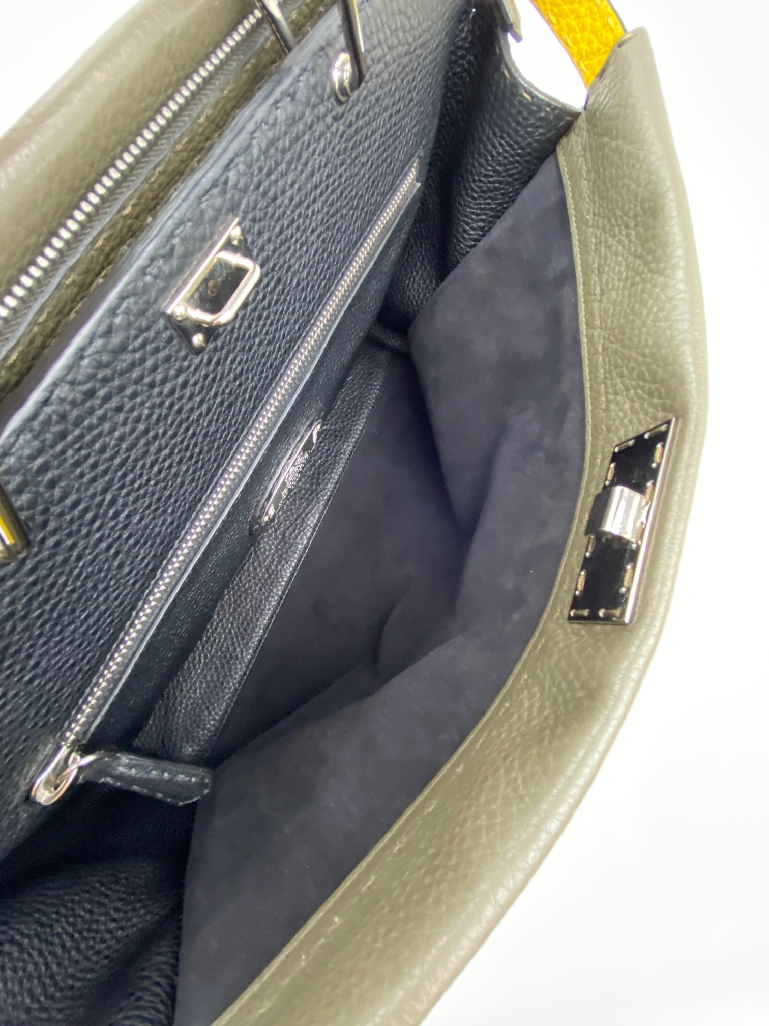 Cặp xách FENDI SELLERIA cỡ lớn Peekaboo Iconic Essential Messenger Briefcase Attache