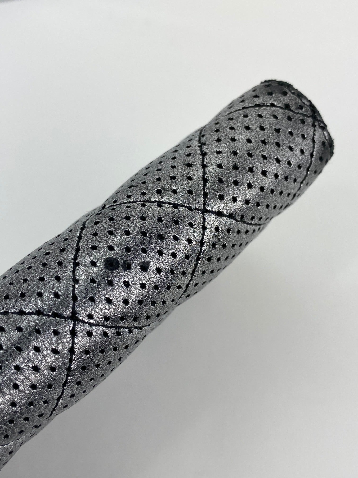 Ví cầm tay Chanel Perforated Silver Metallic Lambskin Quilted Zip Around