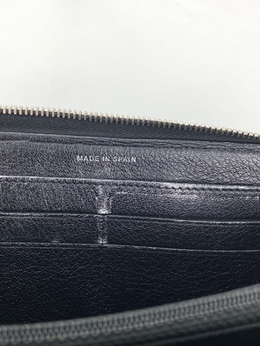 Ví cầm tay Chanel Perforated Silver Metallic Lambskin Quilted Zip Around