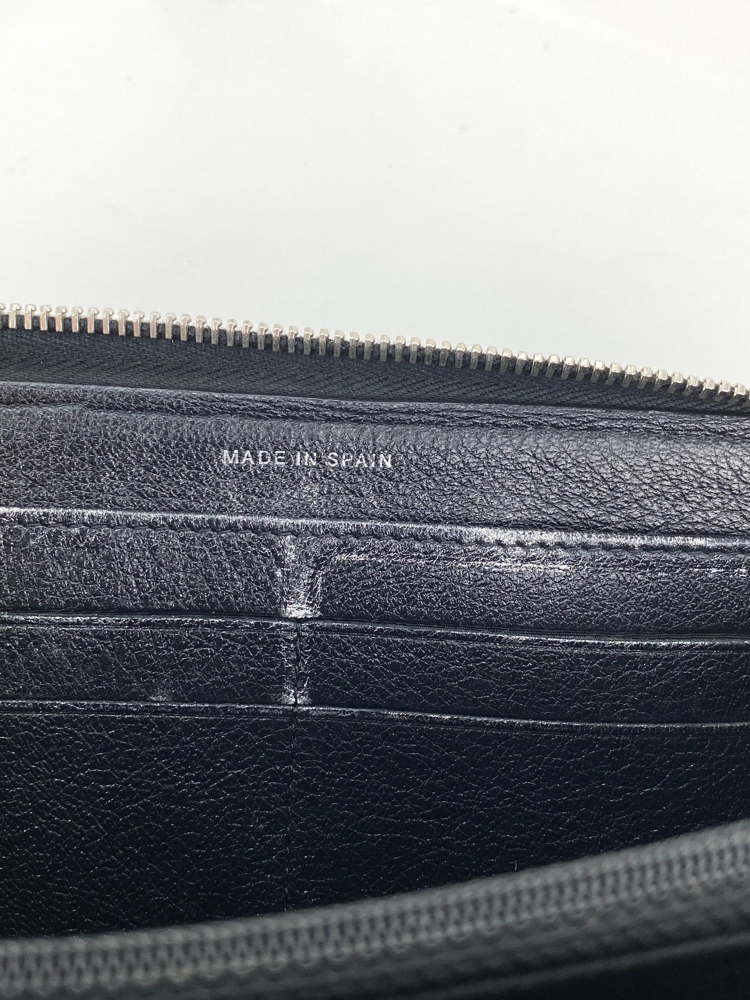 Ví cầm tay Chanel Perforated Silver Metallic Lambskin Quilted Zip Around