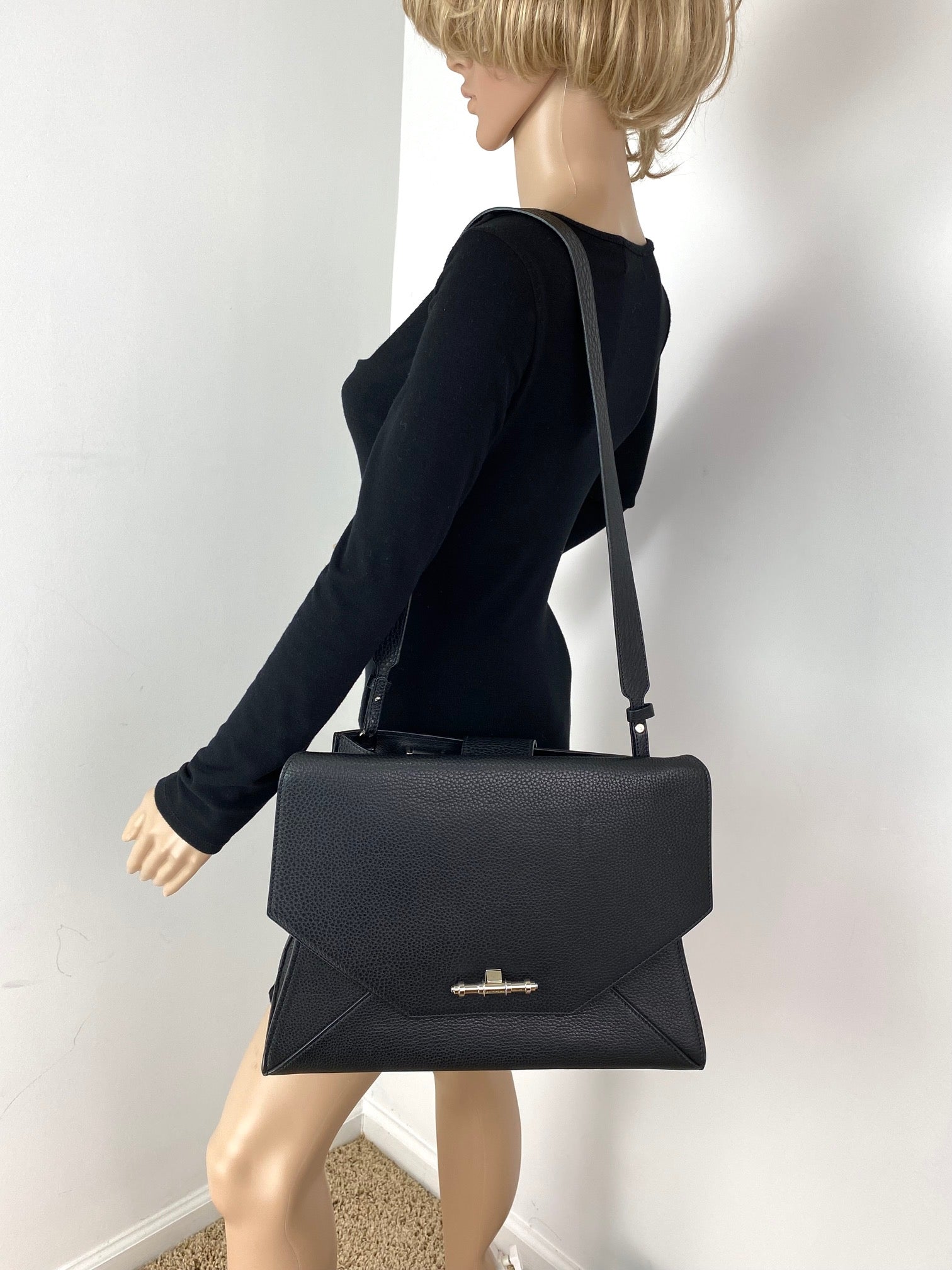 Túi xách tay Givenchy Obsedia Medium Flap Black Pebbled Calfskin Satchel