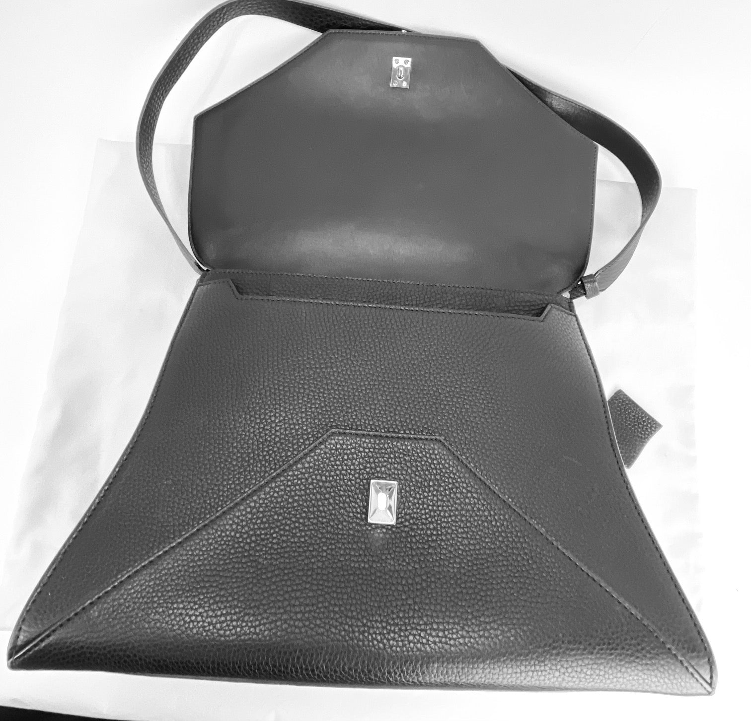Túi xách tay Givenchy Obsedia Medium Flap Black Pebbled Calfskin Satchel