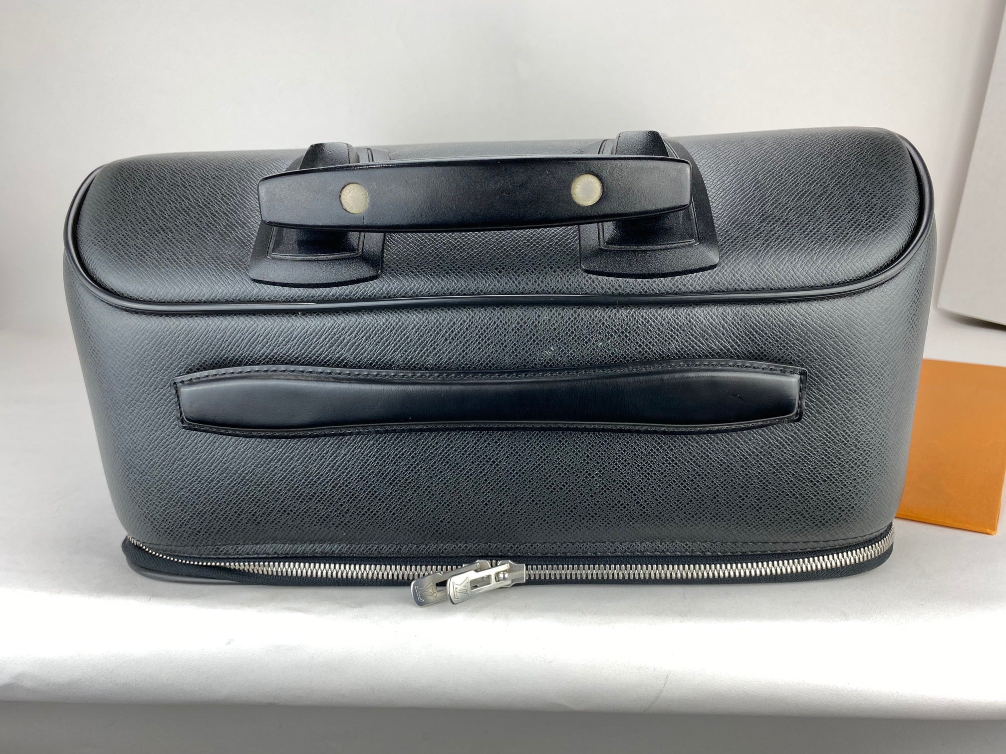 Vali kéo Louis Vuitton Pegase 60 Ardoise Taiga Hành lý xách tay đã qua sử dụng