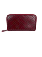 Ví cầm tay da Bottega Veneta Burgundy Intrecciato có khóa kéo
