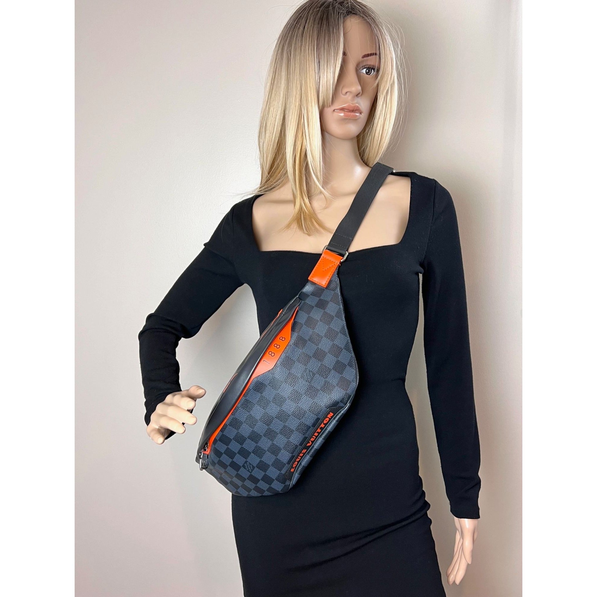 Túi đeo chéo Louis Vuitton Damier Colbart màu cam Race Discovery Bumbag