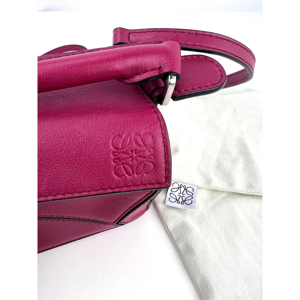 Túi xách đeo chéo Loewe Calfskin Mini Crimson Puzzle