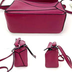 Túi xách đeo chéo Loewe Calfskin Mini Crimson Puzzle