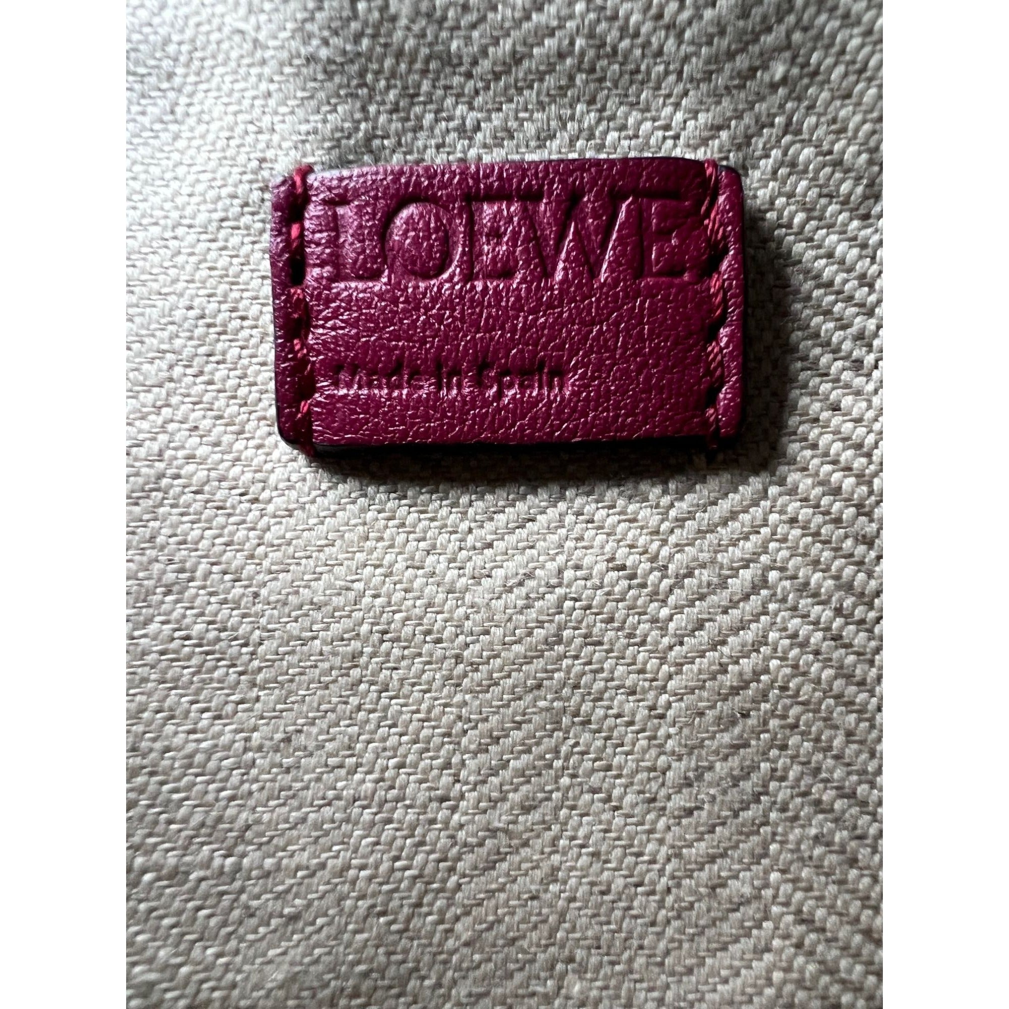 Túi xách đeo chéo Loewe Calfskin Mini Crimson Puzzle