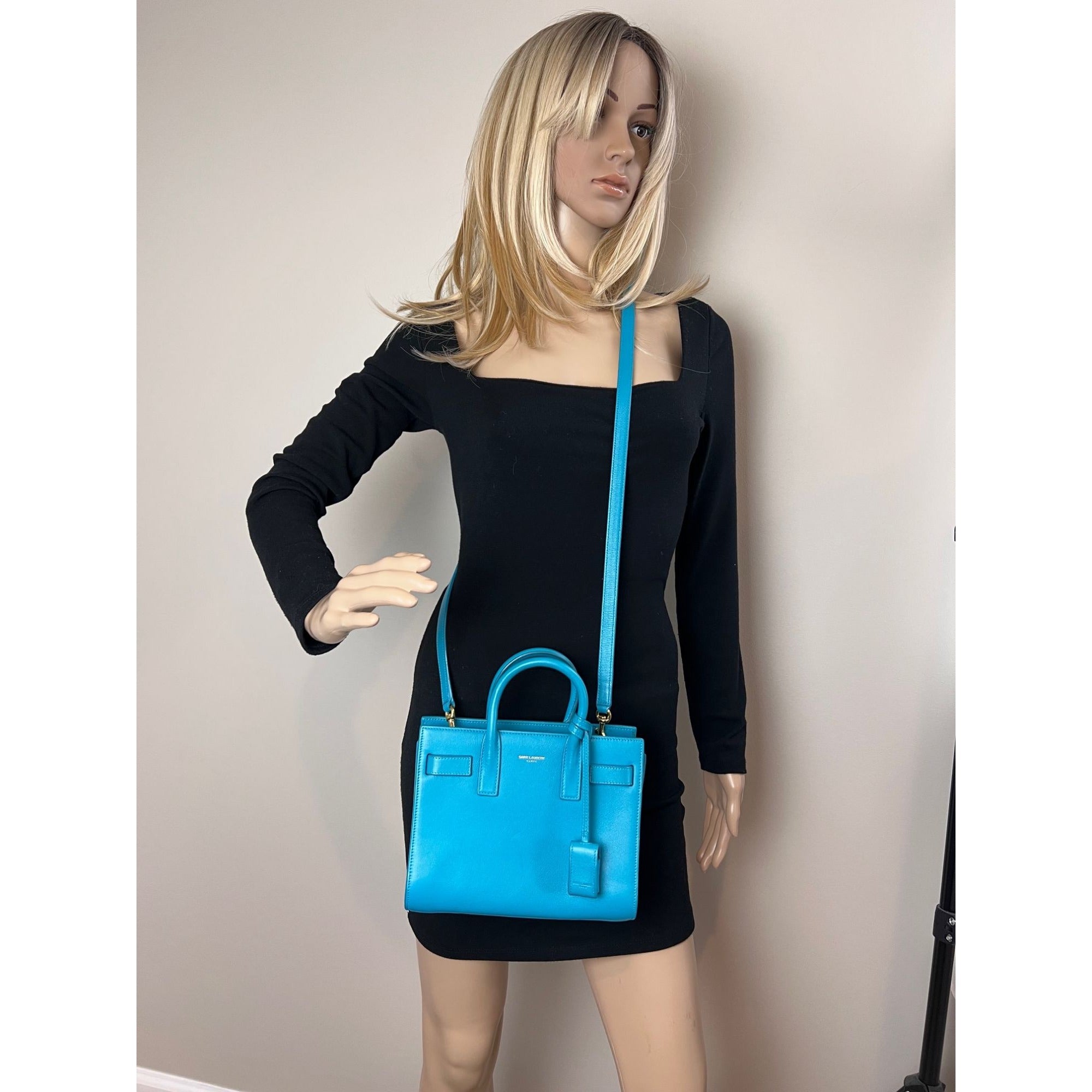 Túi đeo chéo da Saint Laurent Sac De Jour màu xanh