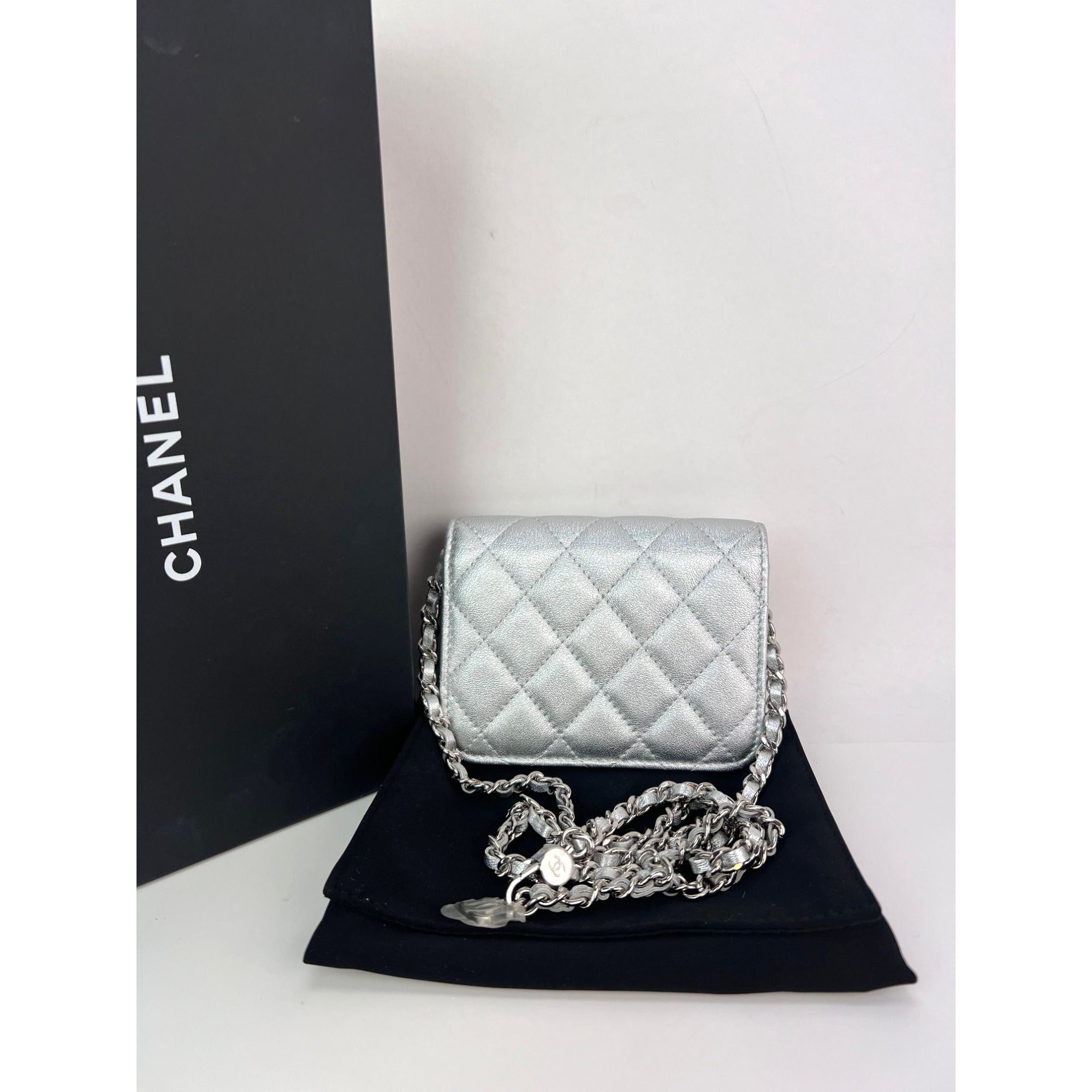 Túi đeo vai Chanel Metallic Goatskin Quilted Star Flap Waist Belt Shoulder Bag