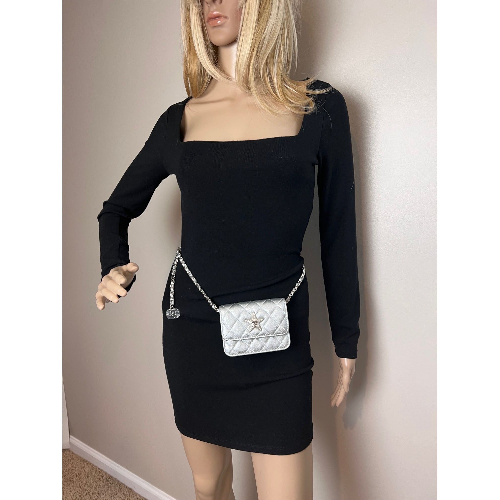 Túi đeo vai Chanel Metallic Goatskin Quilted Star Flap Waist Belt Shoulder Bag