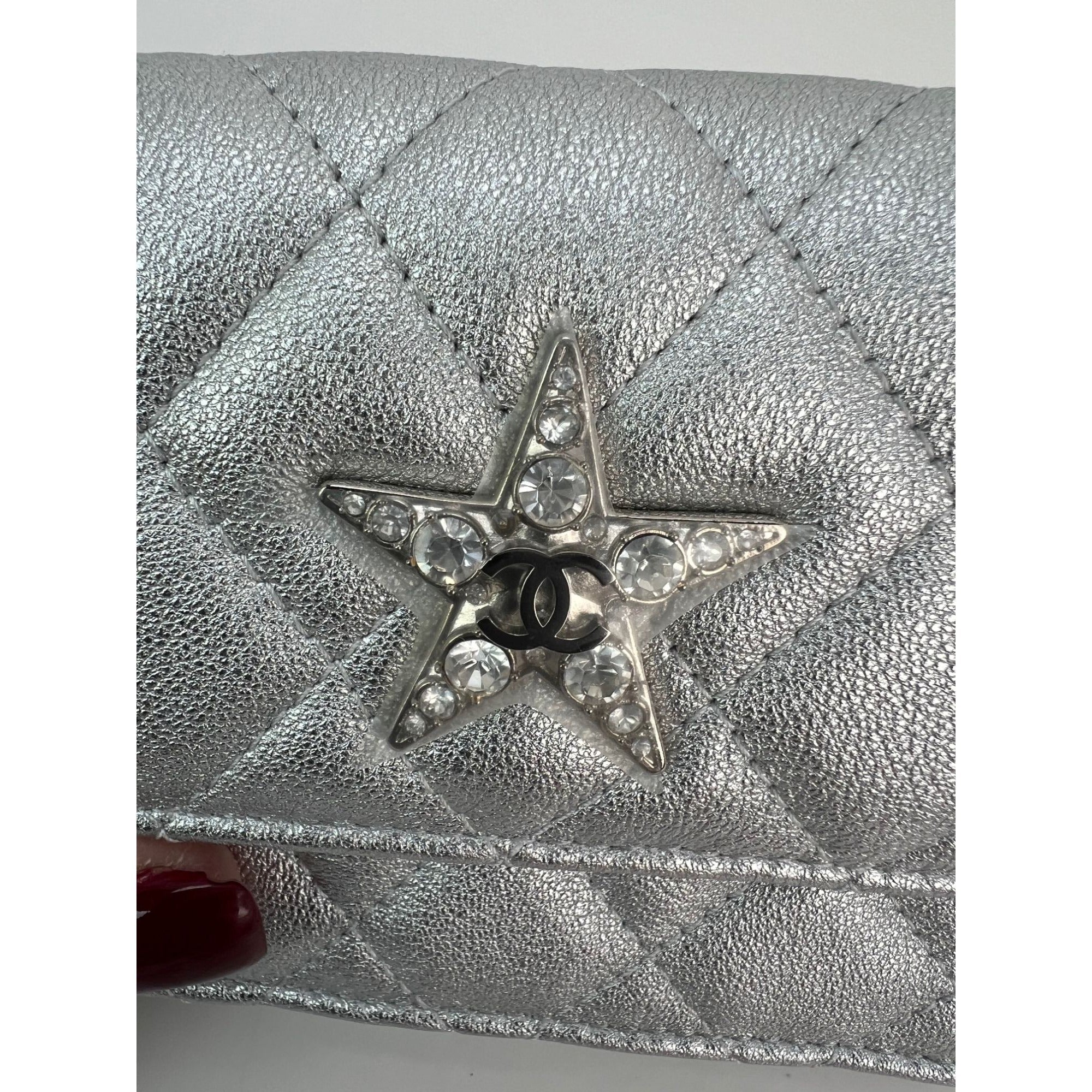 Túi đeo vai Chanel Metallic Goatskin Quilted Star Flap Waist Belt Shoulder Bag