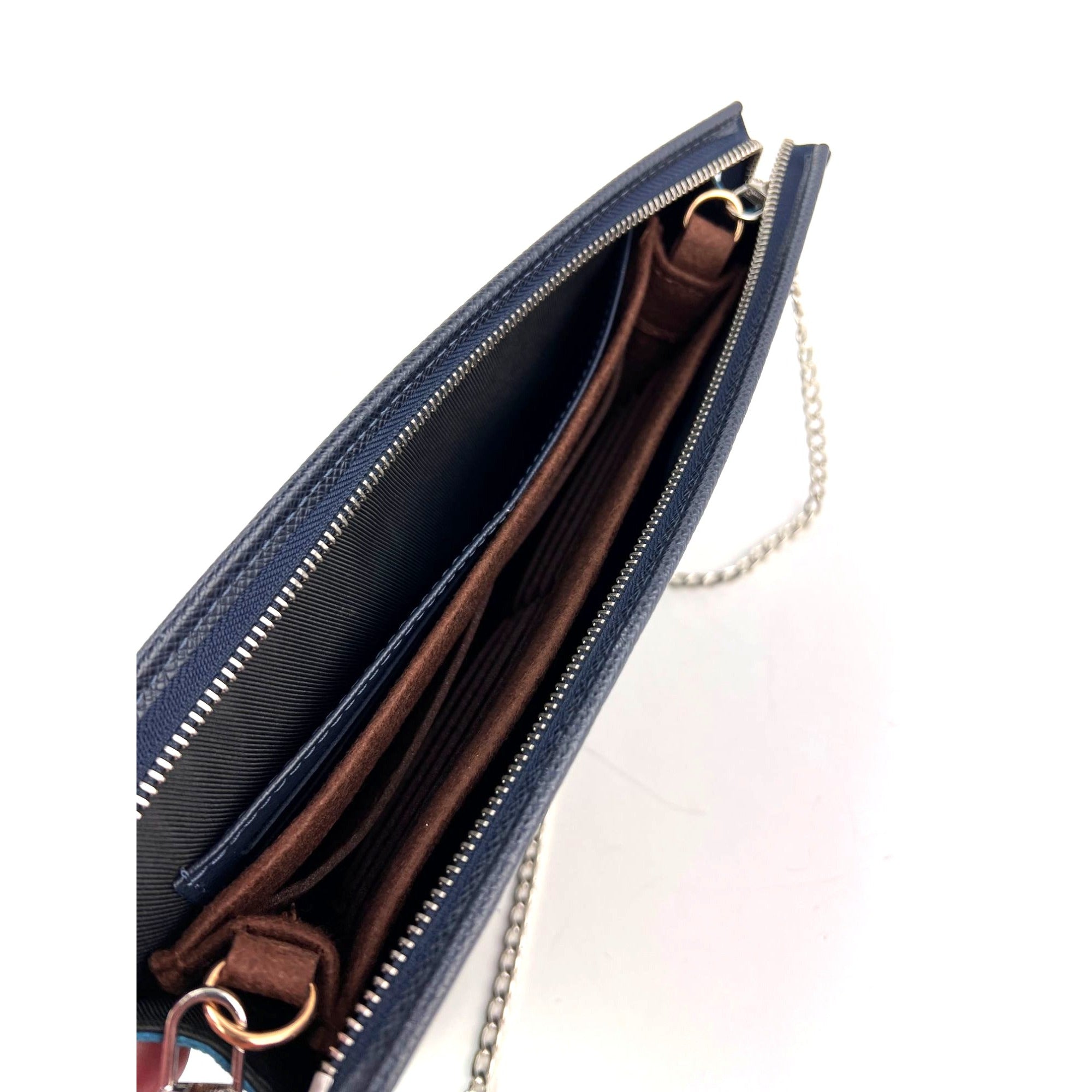 Túi xách tay da Louis Vuitton Pochette Voyage MM Taiga màu xanh đậm phiên bản giới hạn