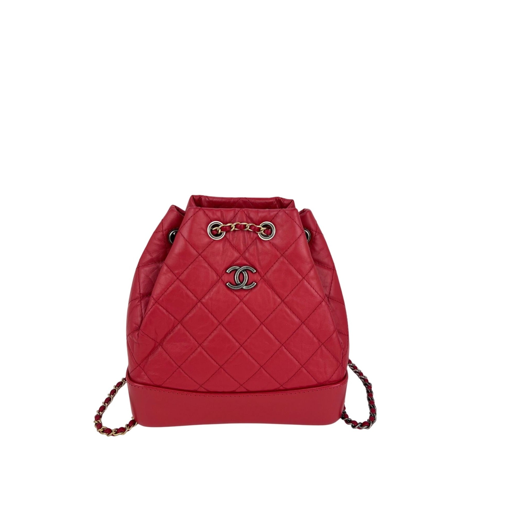 Balo Gabrielle nhỏ bằng da bê Chanel Aged Calfskin Quilted màu đỏ