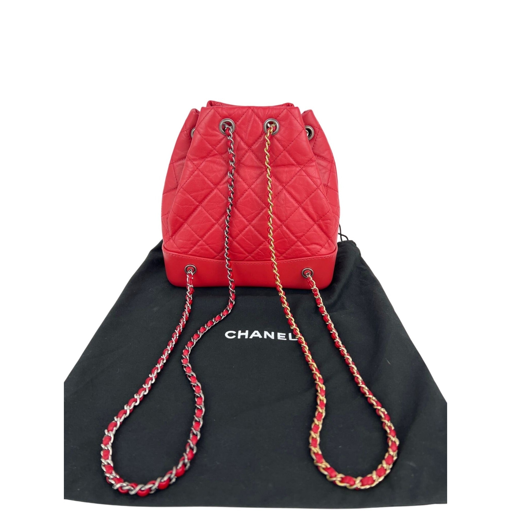 Balo Gabrielle nhỏ bằng da bê Chanel Aged Calfskin Quilted màu đỏ