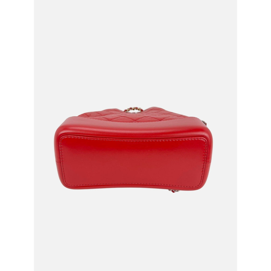 Balo Gabrielle nhỏ bằng da bê Chanel Aged Calfskin Quilted màu đỏ