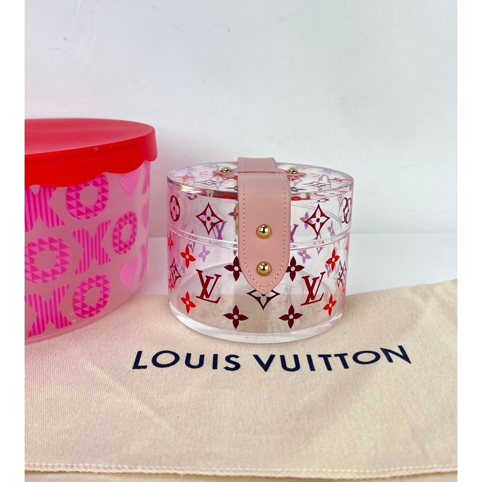 Hộp quà tặng mùa hè Scott của Louis Vuitton