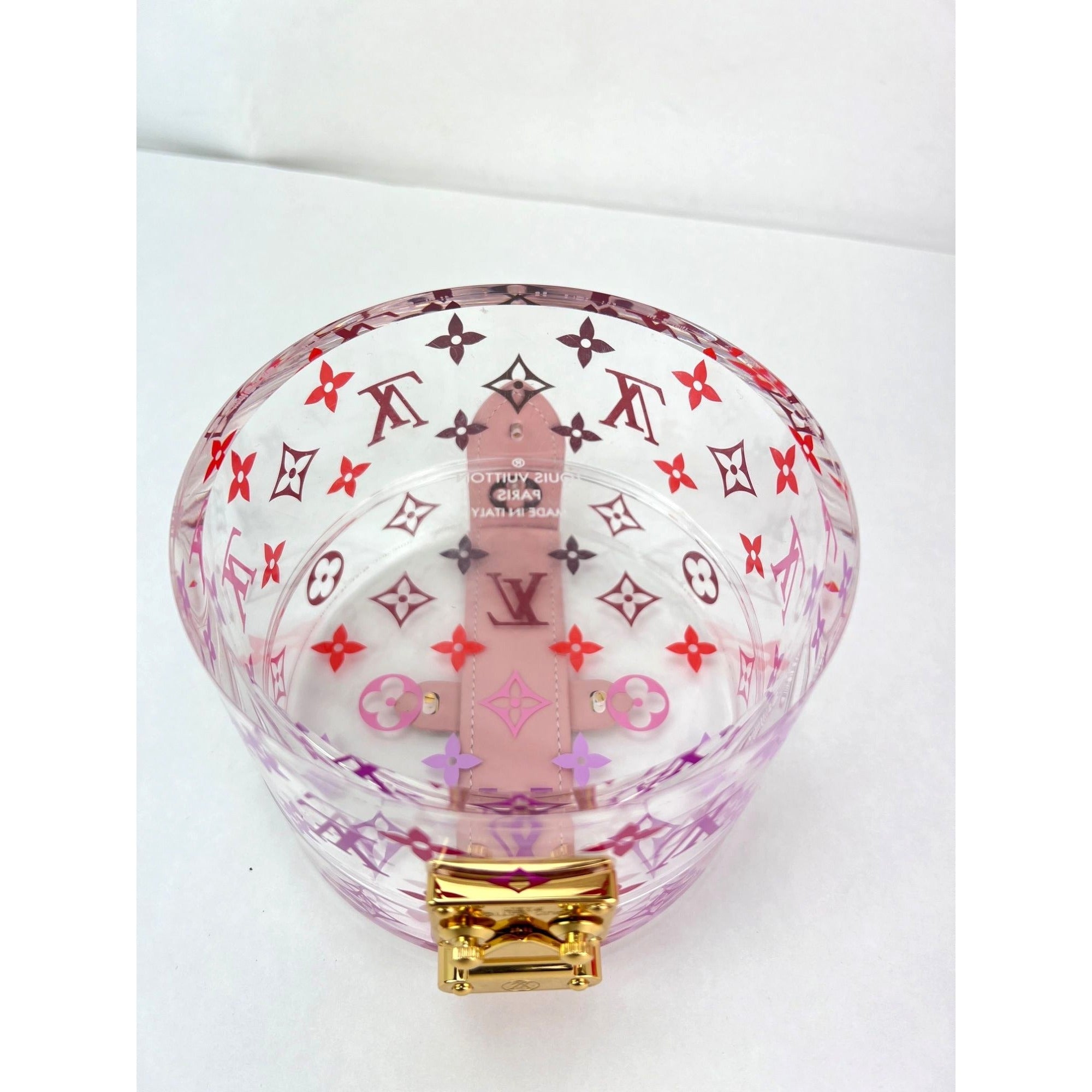 Hộp quà tặng mùa hè Scott của Louis Vuitton
