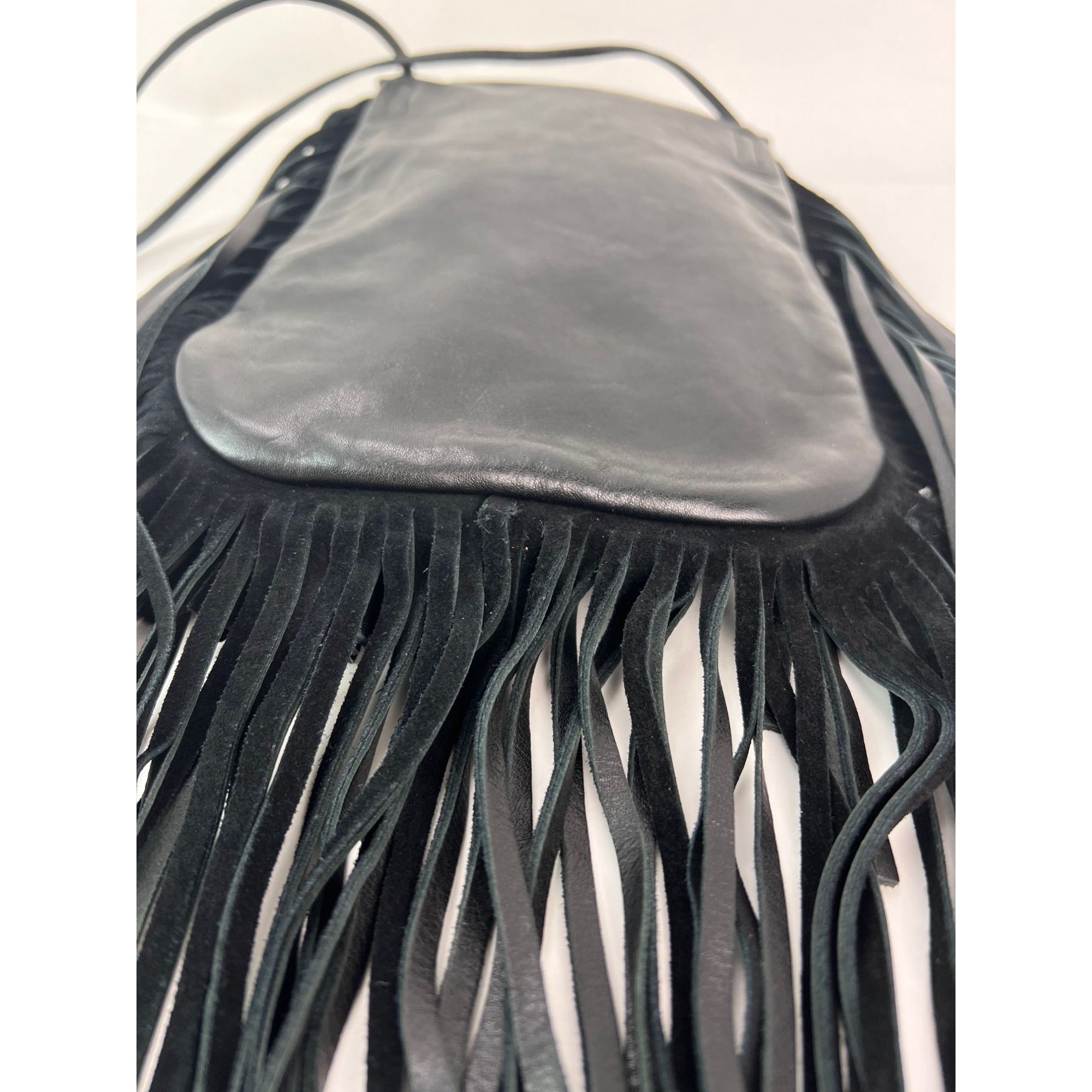 Túi đeo chéo Saint Laurent Lambskin Anita Tassel màu đen