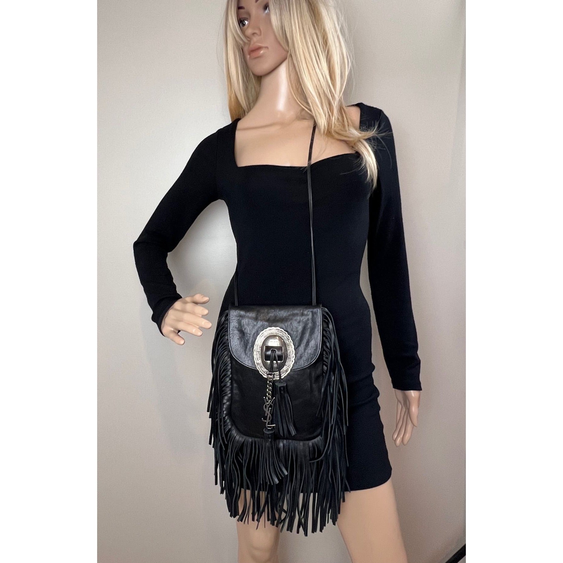 Túi đeo chéo Saint Laurent Lambskin Anita Tassel màu đen