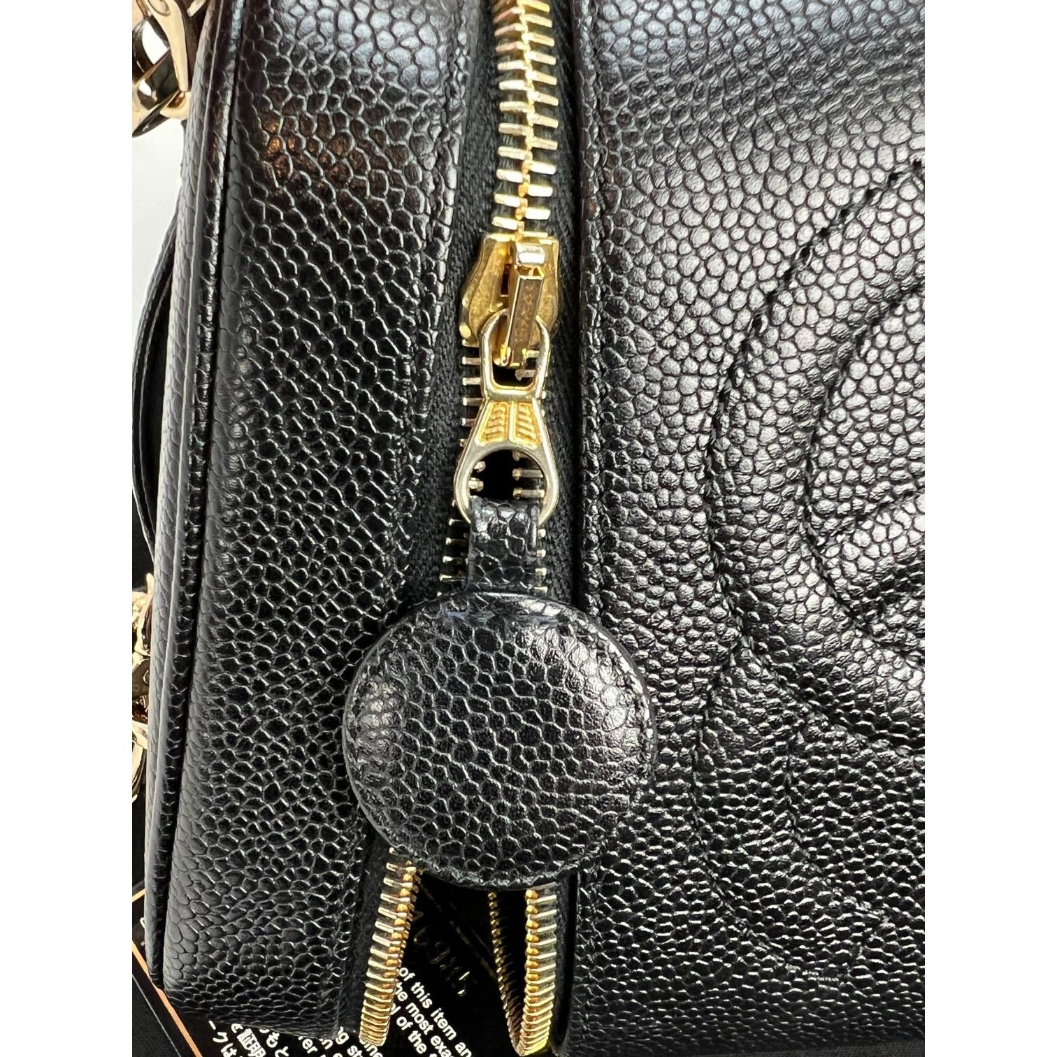 Túi đựng mỹ phẩm Chanel Vanity Cosmetic Case màu đen bằng da Caviar