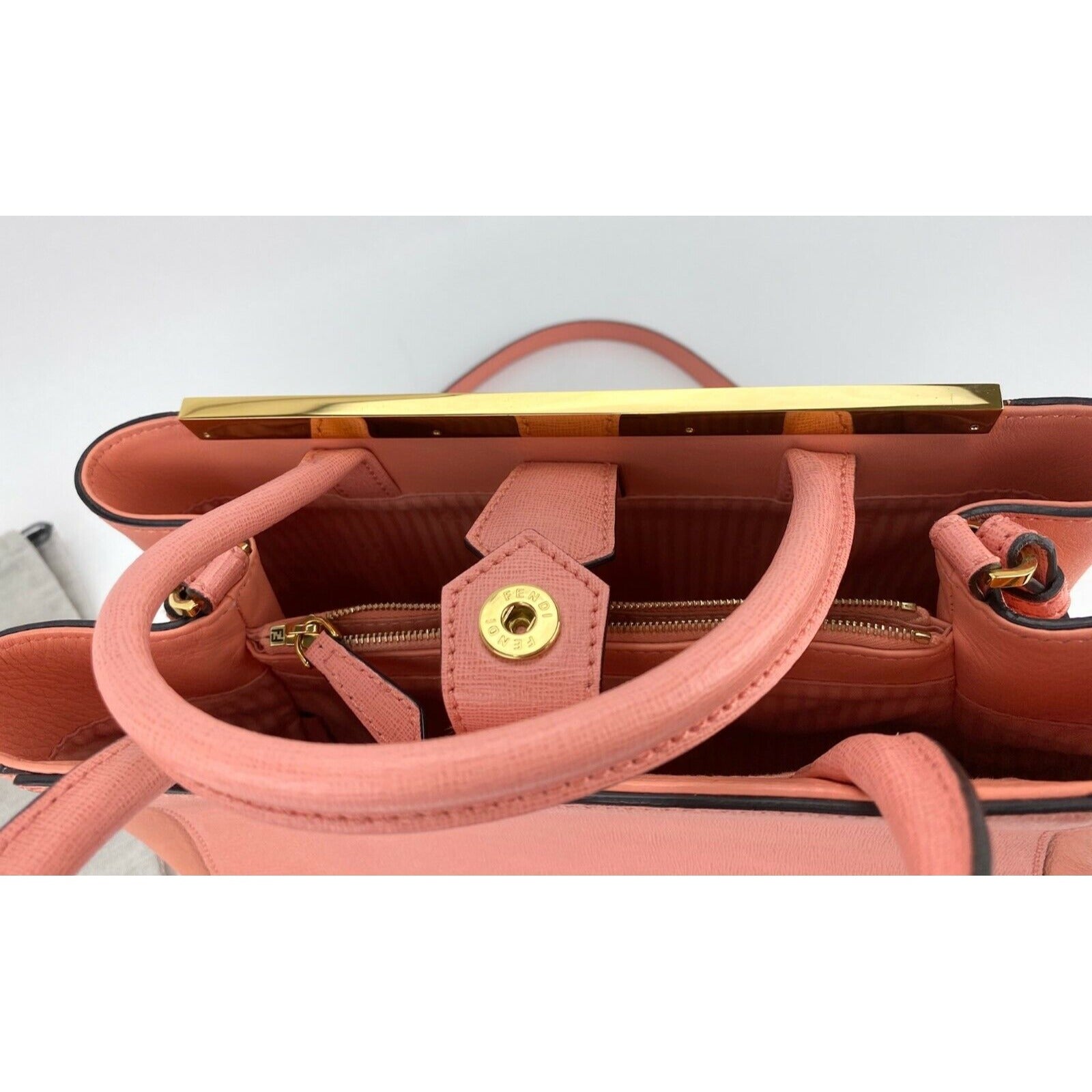 Túi đeo chéo Fendi Vitello Elite Flamingo Petite 2Jours Pink Tote Shoulder Crossbody Bag