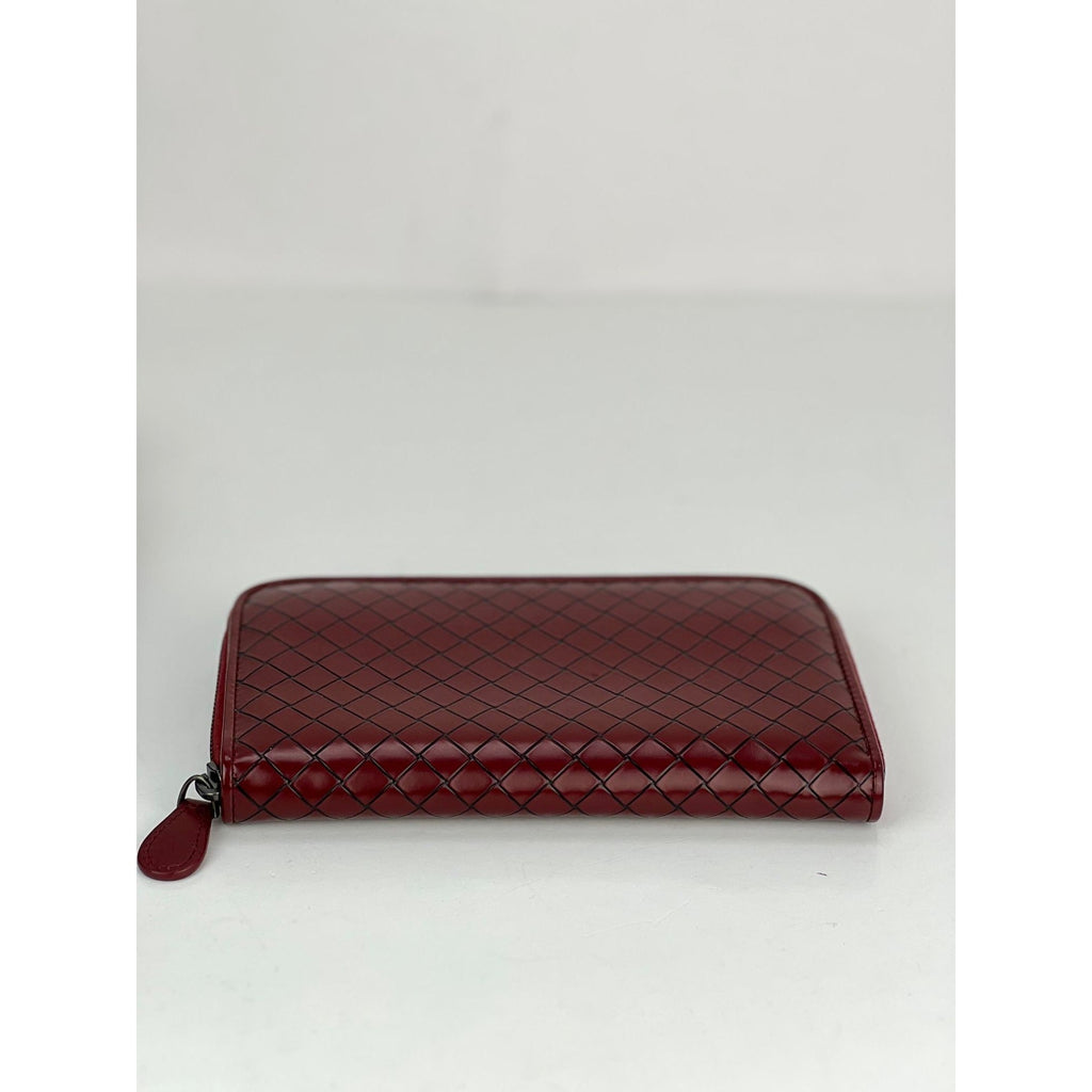 Ví cầm tay da Bottega Veneta Burgundy Intrecciato có khóa kéo