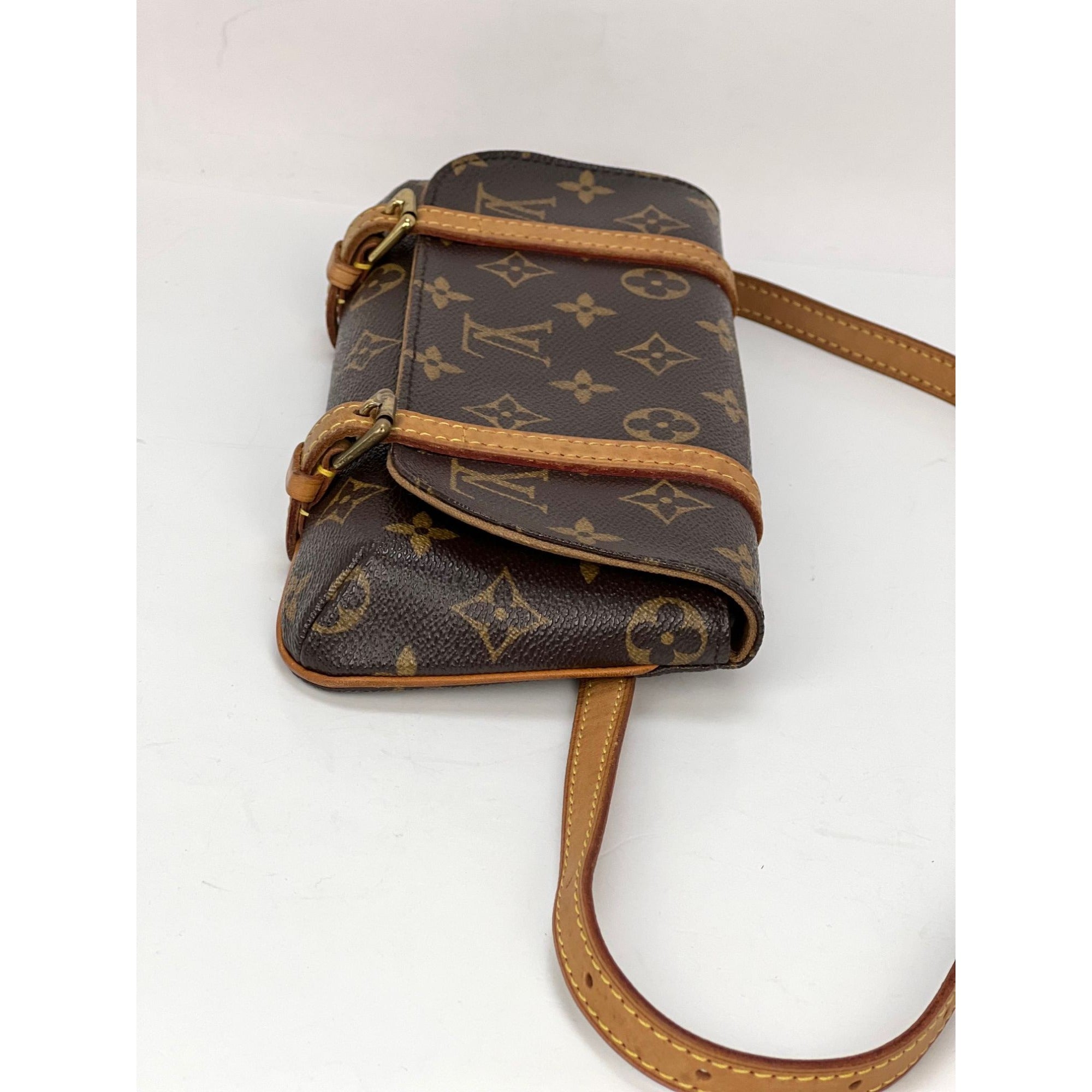 Túi đeo thắt lưng LOUIS VUITTON Pochette Marelle PM Monogram
