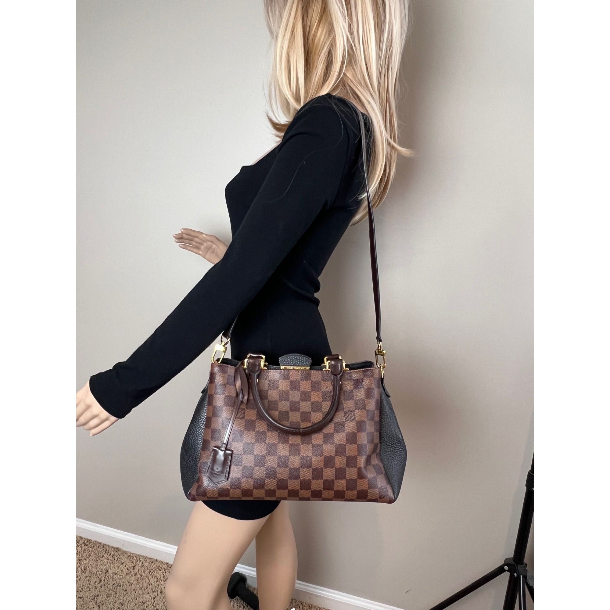 Túi đeo vai Louis Vuitton Damier EbeneCuir Taurillon Brittany màu đen
