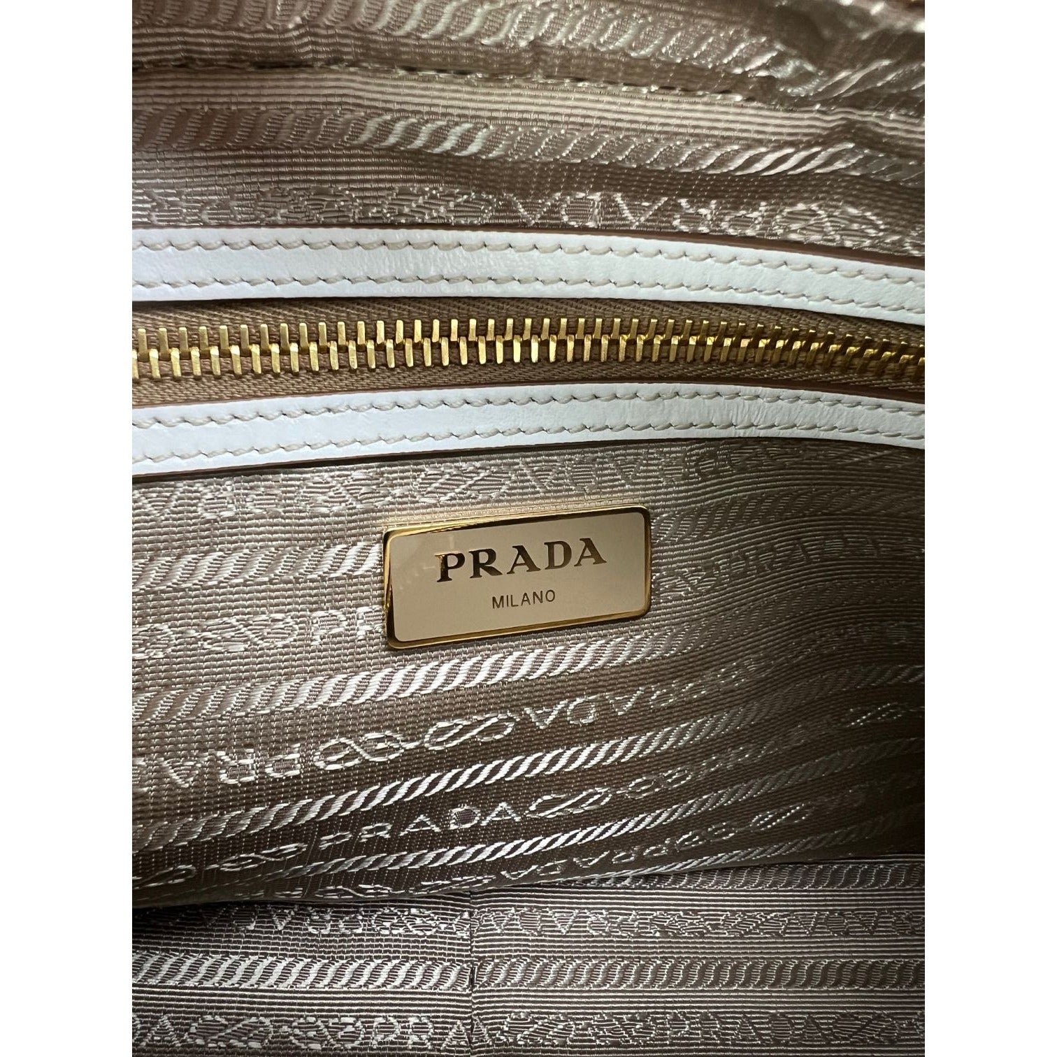 Túi đeo chéo máy ảnh vải kaki Prada