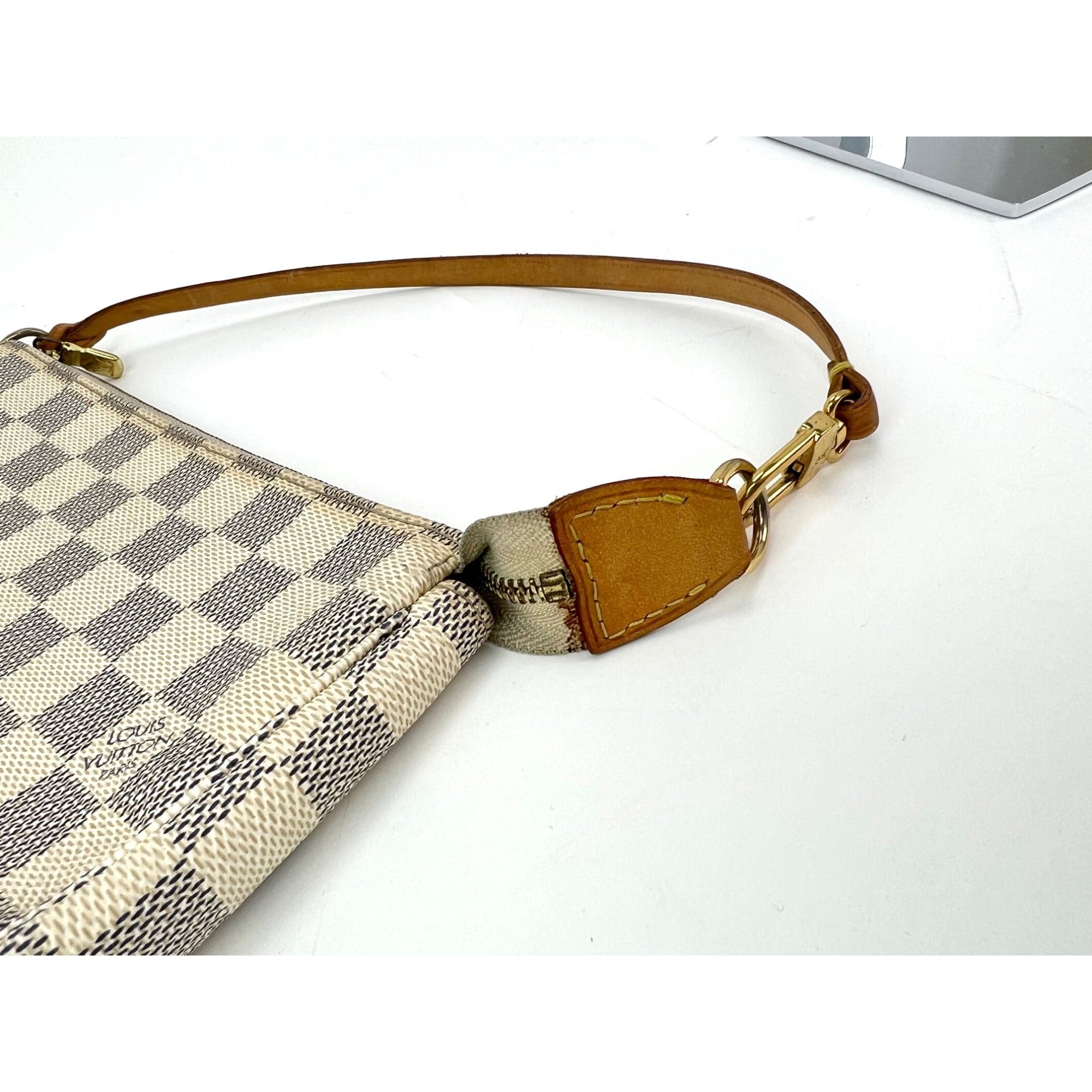 Phụ kiện túi xách Louis Vuitton Túi Damier Azur màu trắng