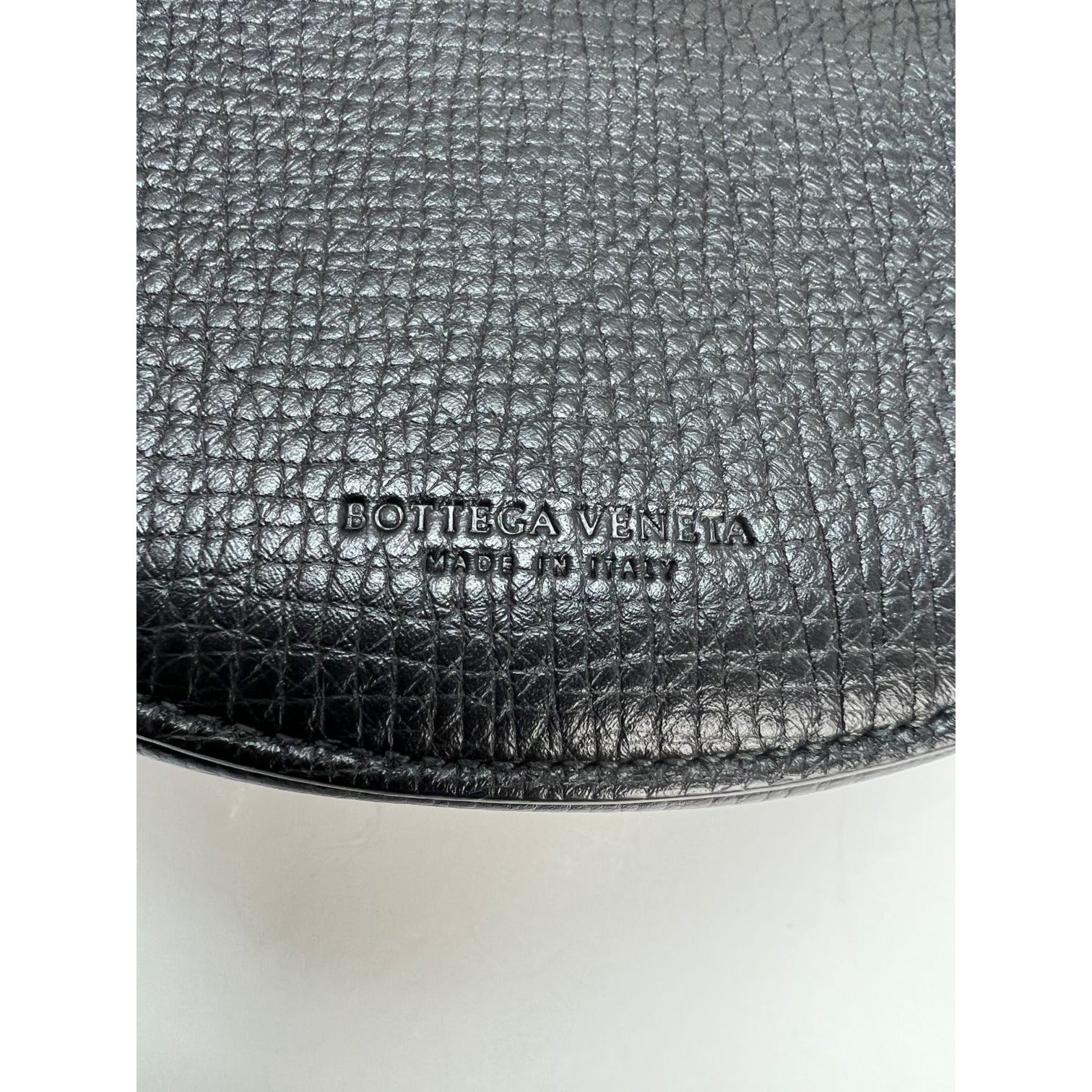 Túi đeo hông Bottega Veneta Palmellato Calfskin bo tròn màu đen