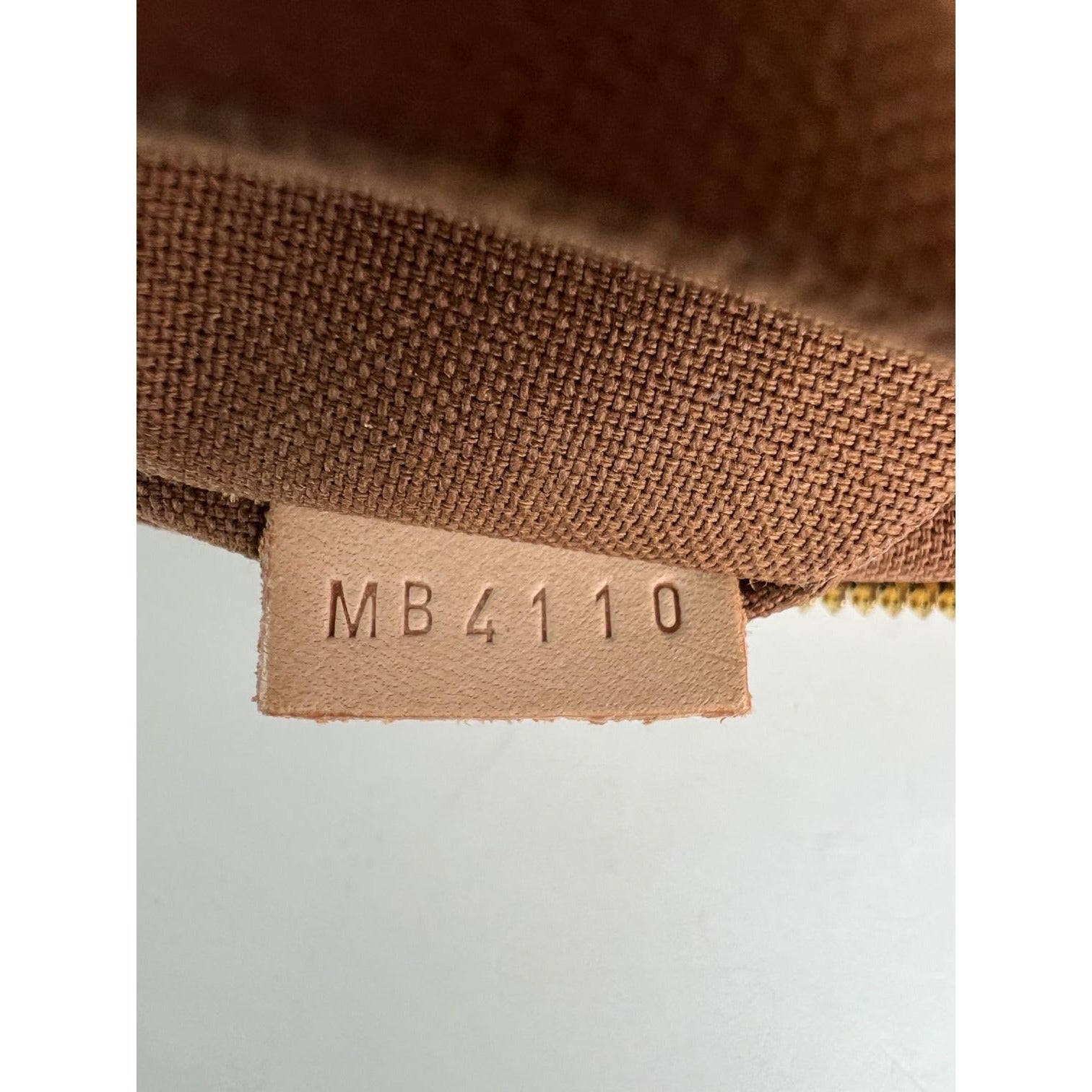 Túi đeo vai Louis Vuitton Tivoli GM Monogram