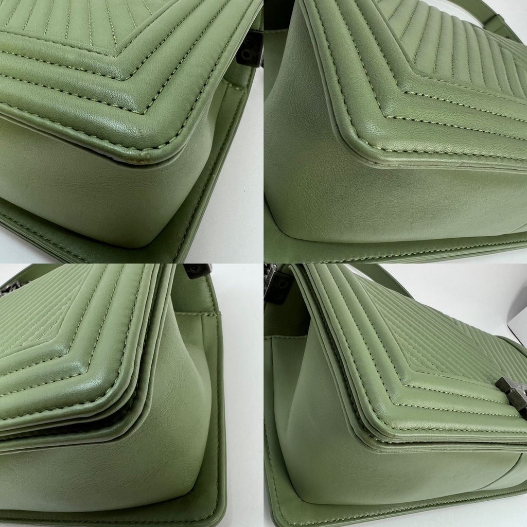 Túi Chanel Calfskin Chevron Quilted Medium Boy Flap Light Green