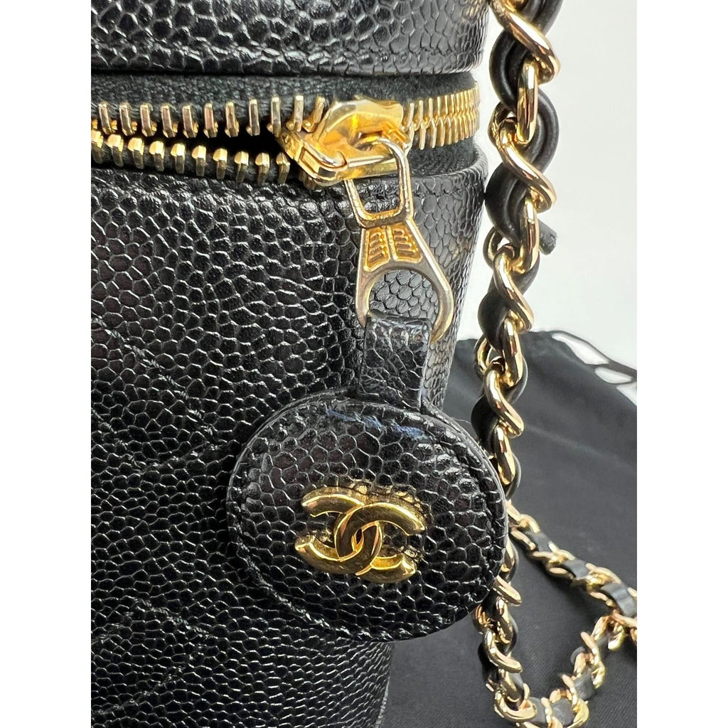 Túi đựng mỹ phẩm Chanel Vanity Cosmetic Case màu đen bằng da Caviar