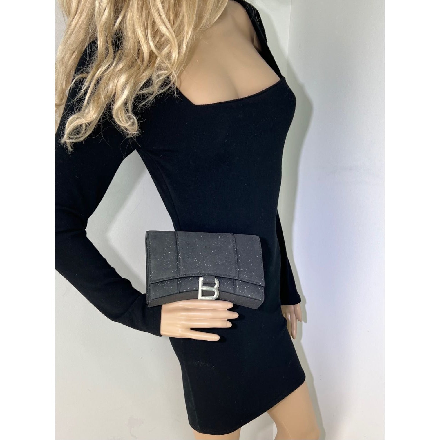 Túi đeo vai đính đá lấp lánh màu đen BALENCIAGA Hourglass Wallet On Chain