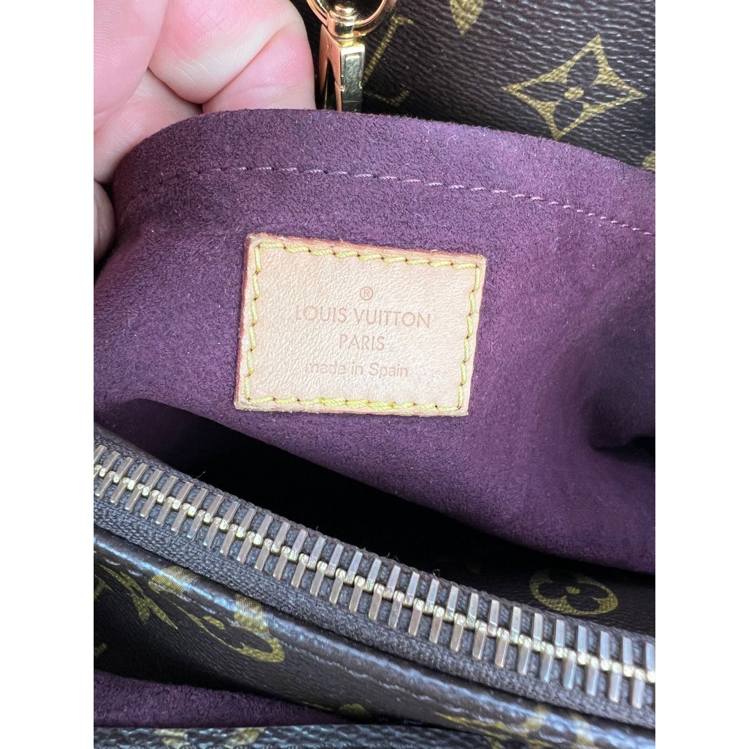 Túi đeo vai Louis Vuitton Montaigne MM Monogram