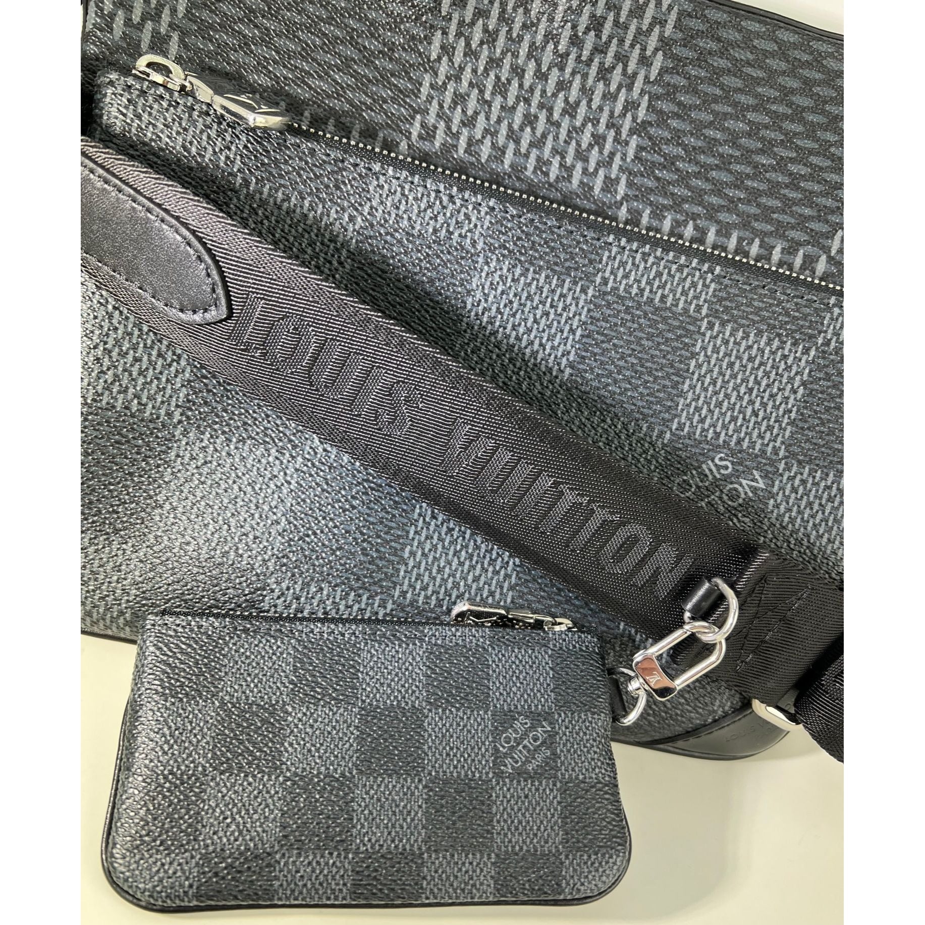 Túi xách nam LOUIS VUITTON Trio Messenger Damier Graphite