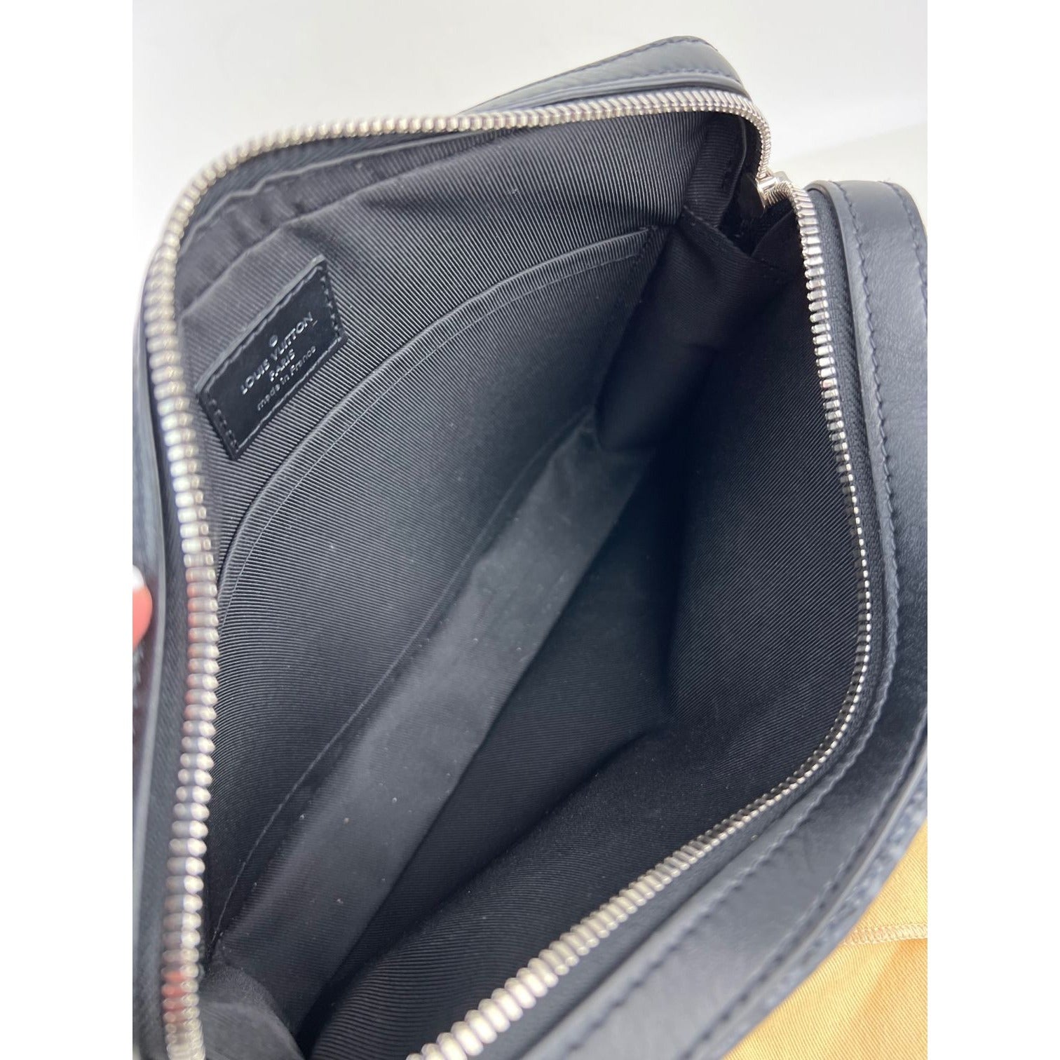 Túi xách nam LOUIS VUITTON Trio Messenger Damier Graphite