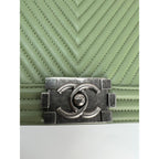 Túi Chanel Calfskin Chevron Quilted Medium Boy Flap Light Green