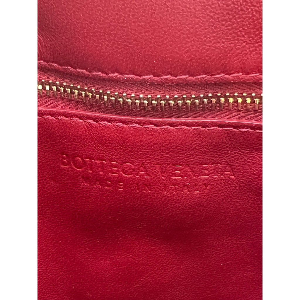 Túi đeo chéo Nappa Maxi Intreccio màu đỏ của Bottega Veneta