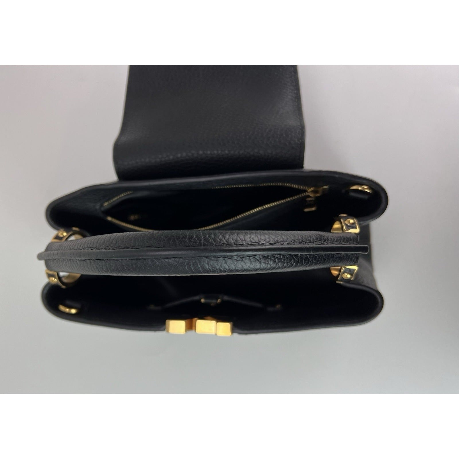 Túi đeo vai Louis Vuitton Taurillon Capucines Trapped Leopard BB màu đen