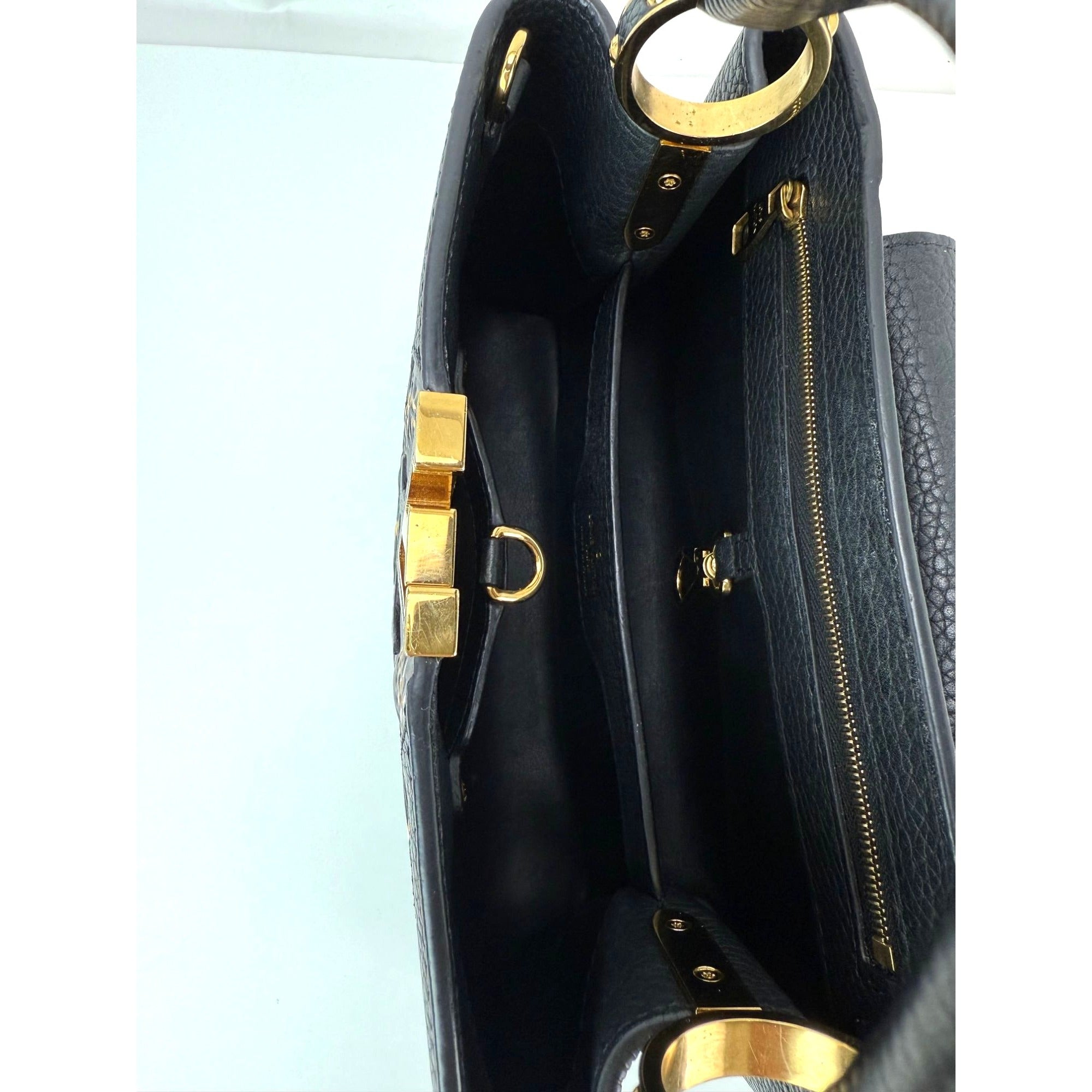 Túi đeo vai Louis Vuitton Taurillon Capucines Trapped Leopard BB màu đen