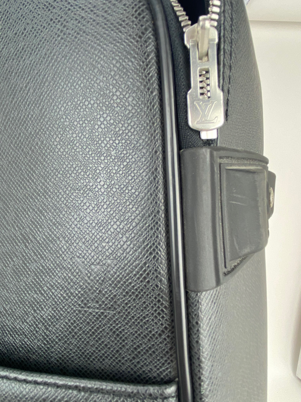 Vali kéo Louis Vuitton Pegase 60 Ardoise Taiga Hành lý xách tay đã qua sử dụng
